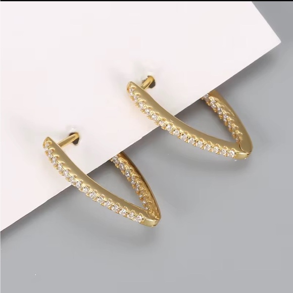 925 Sterling Silver Gold plated Crystal CZ Oval Hoop Earrings - Picture 3 of 5
